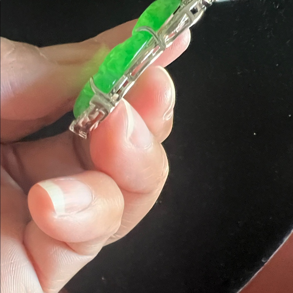 Elegant Green Pendant Necklace - Picture 3 of 6